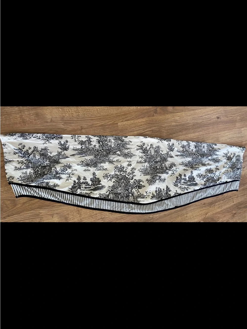 Waverly Garden Room Double Layer Ascot Valance Wellington Toile Black 60